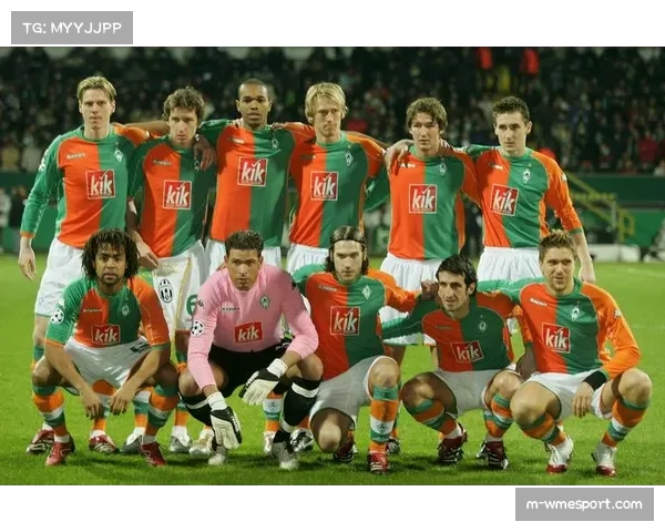 通讯：云达不莱梅主场雨中作战，球迷歌声穿透雨幕